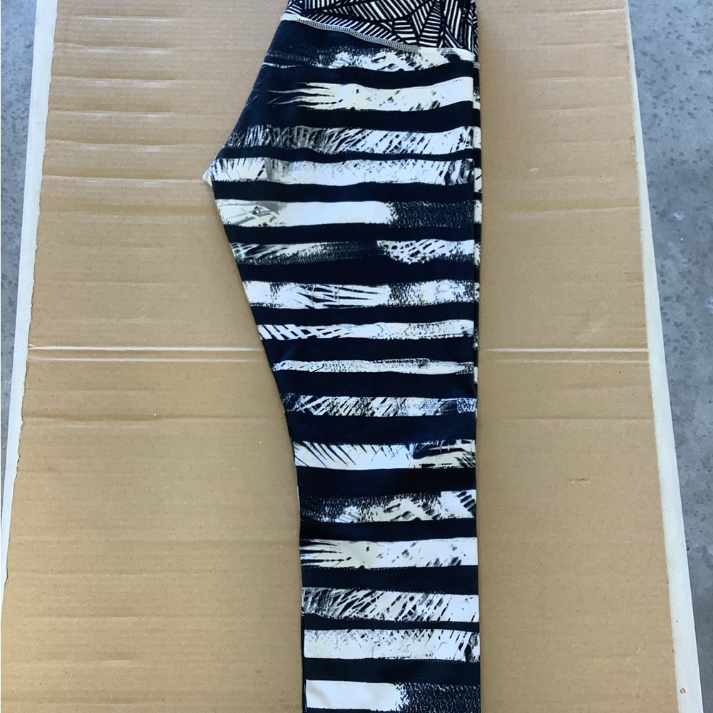 Black and White Patterned Leggings